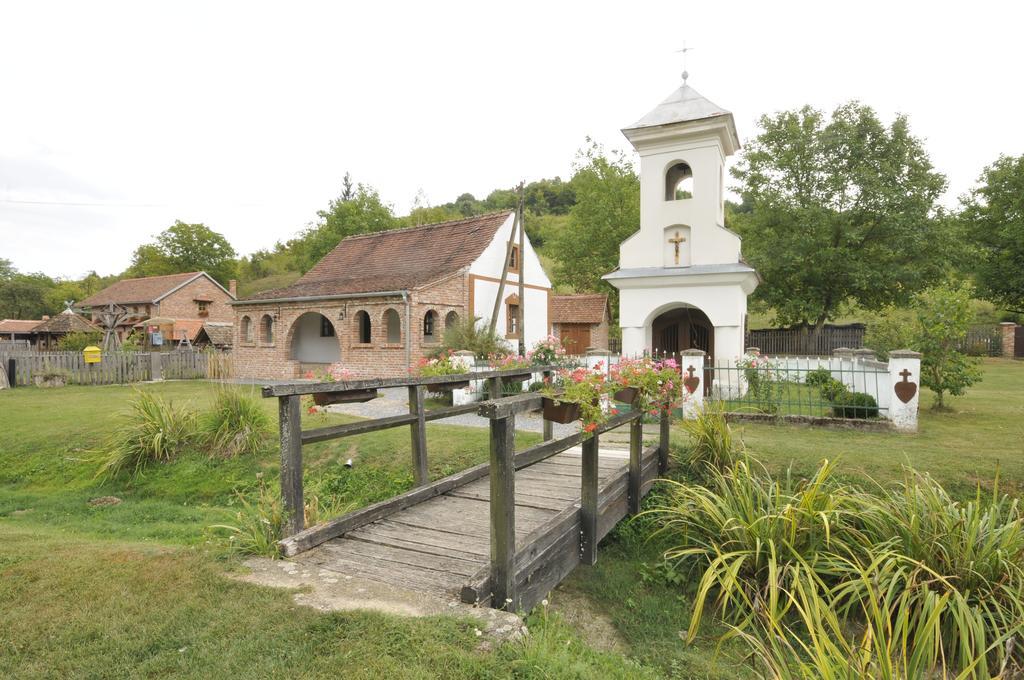 Pavlovci Country House Tunjina Kuca Stara Kapelaゲストハウス エクステリア 写真