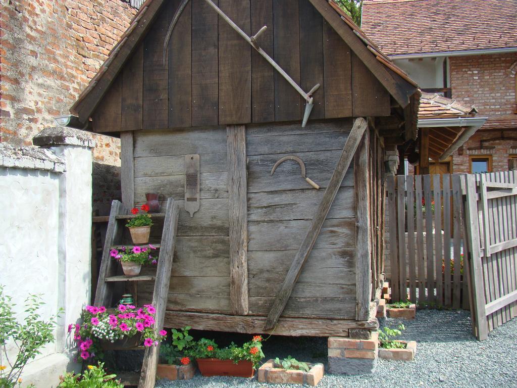 Pavlovci Country House Tunjina Kuca Stara Kapelaゲストハウス エクステリア 写真