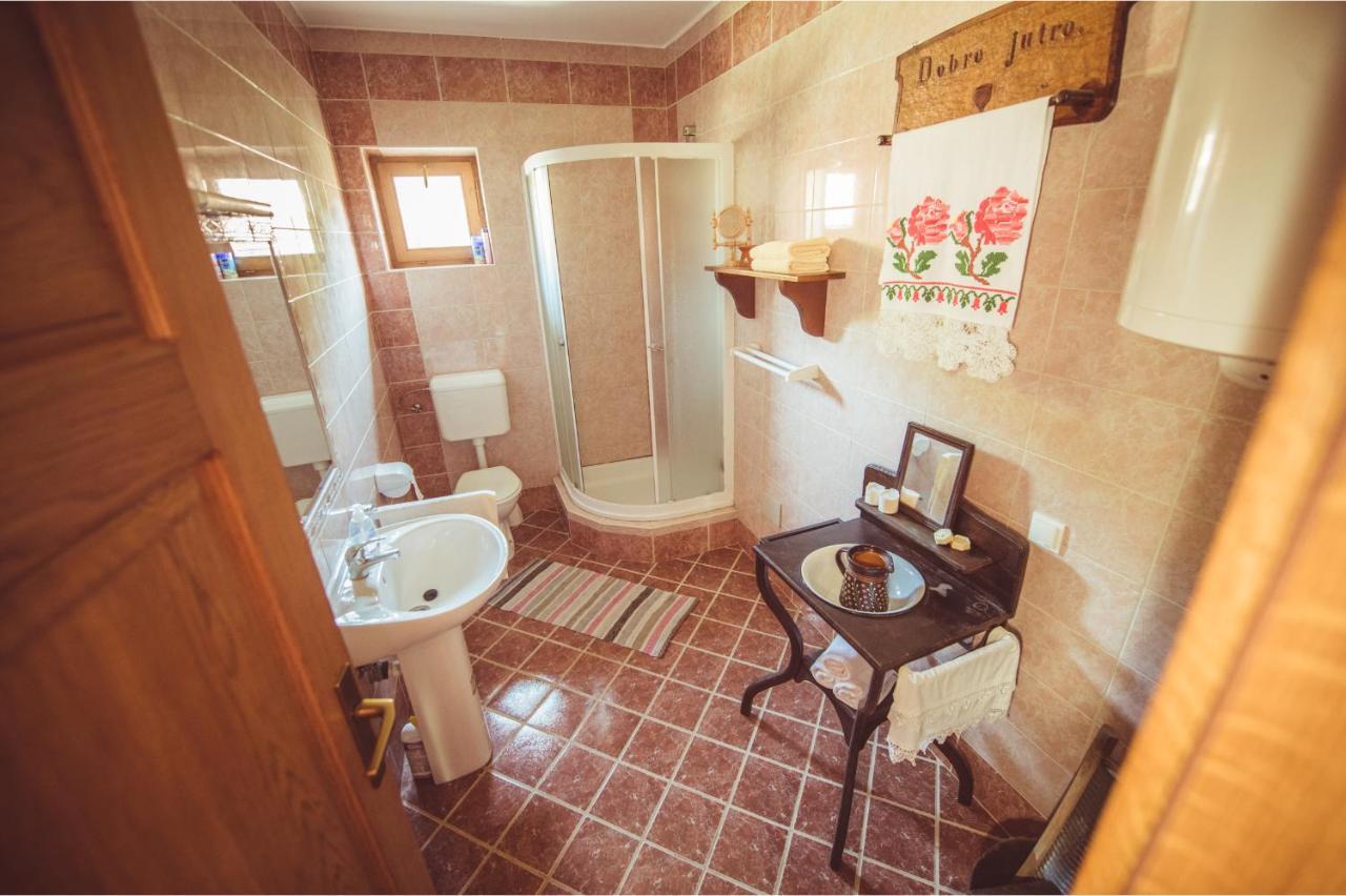 Pavlovci Country House Tunjina Kuca Stara Kapelaゲストハウス エクステリア 写真