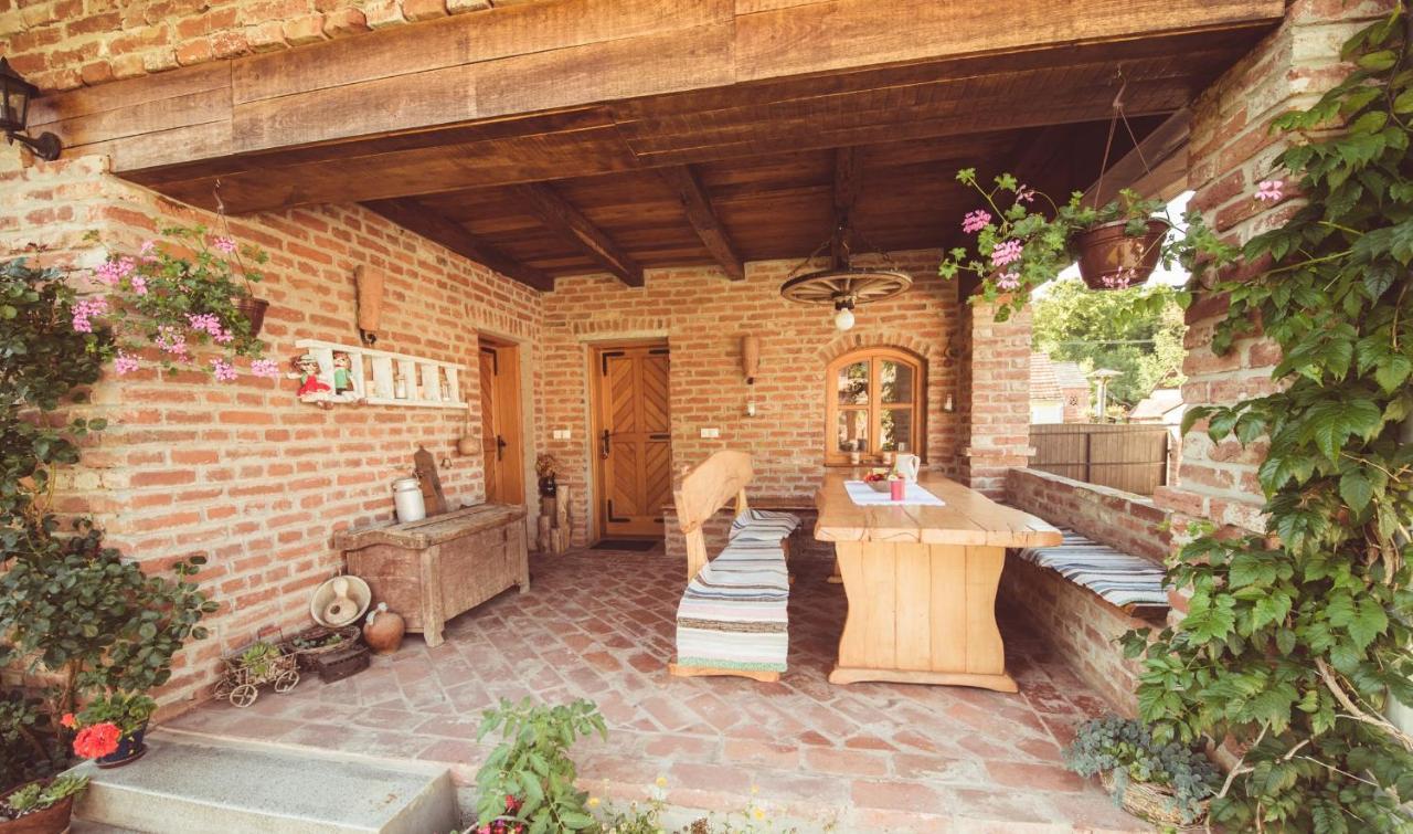 Pavlovci Country House Tunjina Kuca Stara Kapelaゲストハウス エクステリア 写真