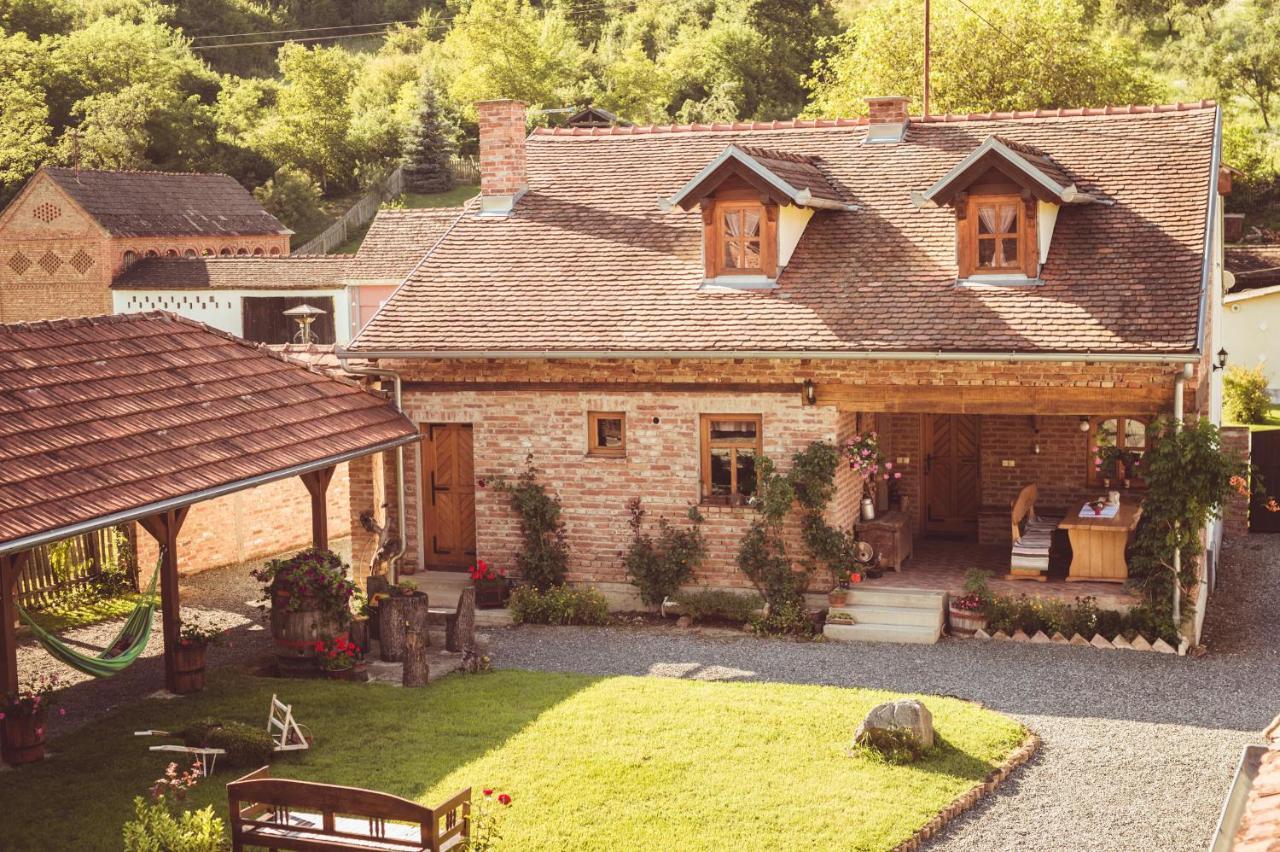 Pavlovci Country House Tunjina Kuca Stara Kapelaゲストハウス エクステリア 写真